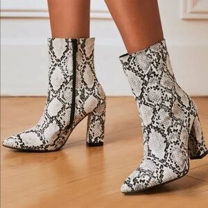 Snakeskin Pattern Ankle Boots Womans Size 40 9.5